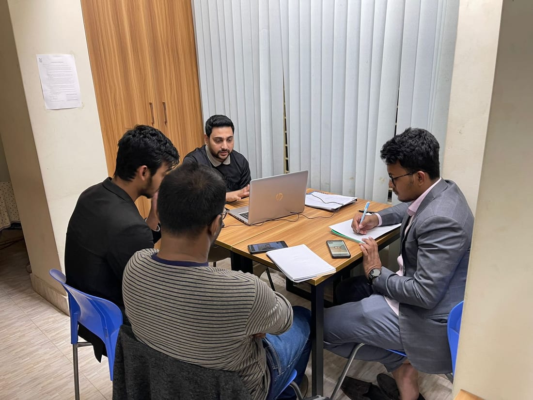 Syed Wasi mentoring CILL students