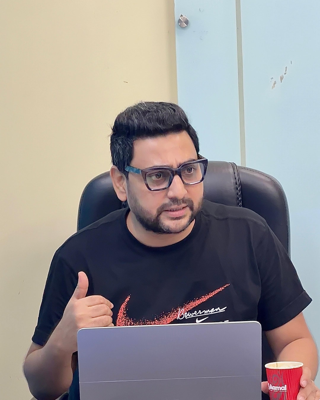 Syed Wasi conducting an online PTE session