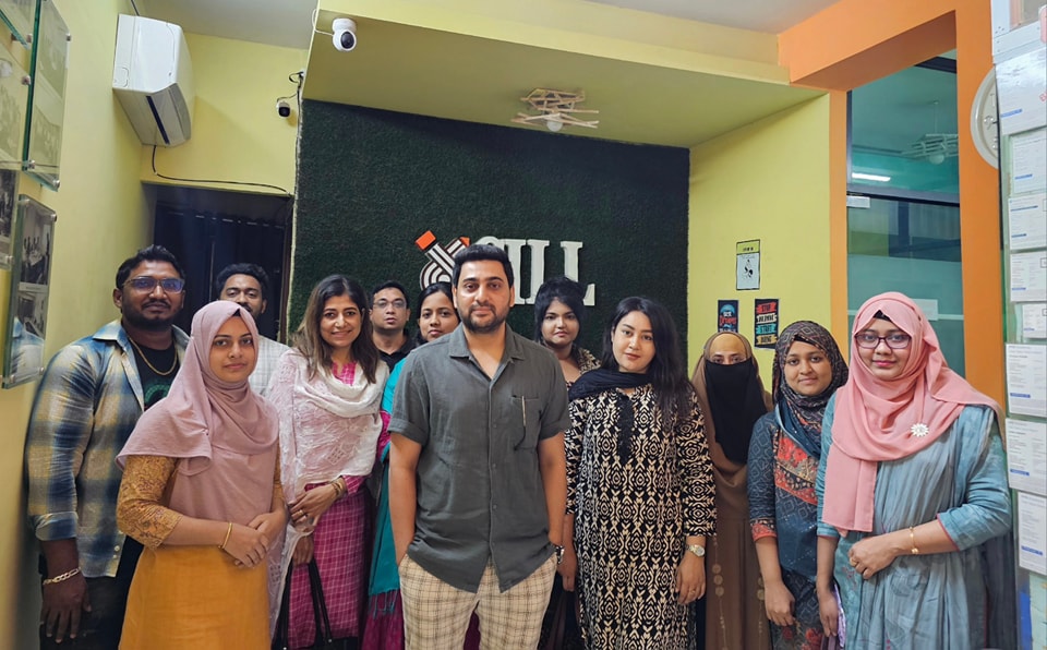 Syed Wasi with CILL students at the centre